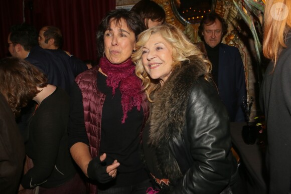Isabelle Alonso et Nicoletta - Grand rendez-vous national des Pères Noël verts du Secours Populaire pour le lancement des tournées solidaires France, Europe et monde, en présence des marraines et parrains, ainsi que des membres du Club des partenaires solidaires. Au Musée des Arts Forains, à Paris, le 4 décembre 2017. © CVS/Bestimage