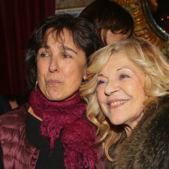 Isabelle Alonso et Nicoletta - Grand rendez-vous national des Pères Noël verts du Secours Populaire pour le lancement des tournées solidaires France, Europe et monde, en présence des marraines et parrains, ainsi que des membres du Club des partenaires solidaires. Au Musée des Arts Forains, à Paris, le 4 décembre 2017. © CVS/Bestimage
