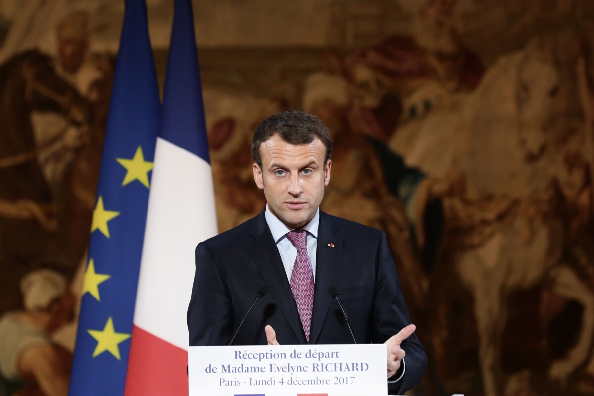 Photo : Le Président de la République, Emmanuel Macron, rend hommage à ...