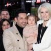 Coco Rocha avec son époux James Conran et leur fille Ioni pour faire sonner la cloche d'ouverture du Nasdaq à New York le 17 février 2017
