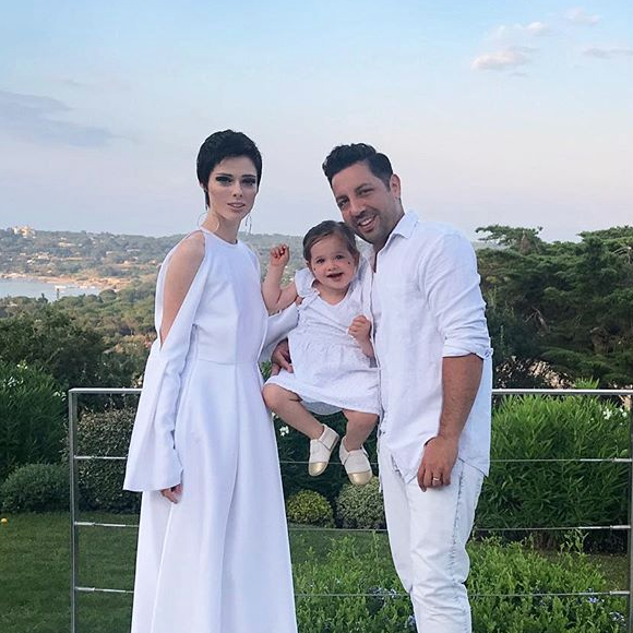 Coco Rocha, son mari James Conran et leur fille Ioni James sur une photo publiée sur Instagram le 21 juillet 2017