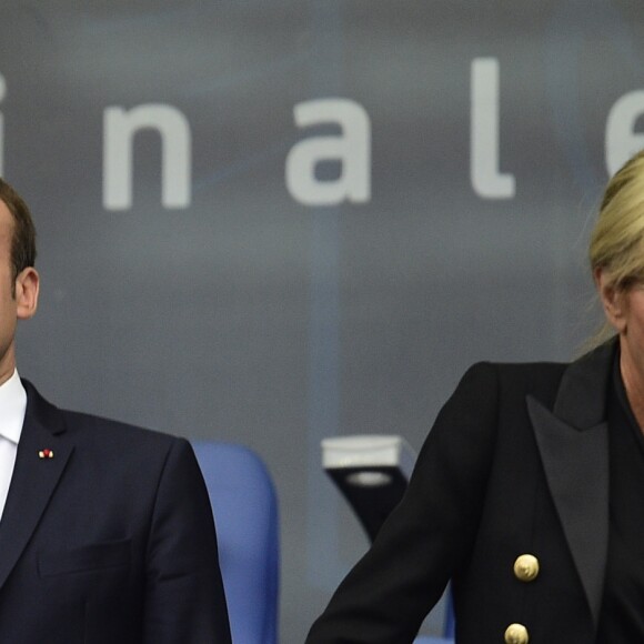 Le président Emmanuel Macron et sa femme Brigitte Macron (Trogneux) (veste Balmain, top Carolina Ritzler, jeans Maje, chaussures Louboutin) - Finale de la coupe de France de football entre le PSG et Angers  au Stade de France, le 27 mai 2017.