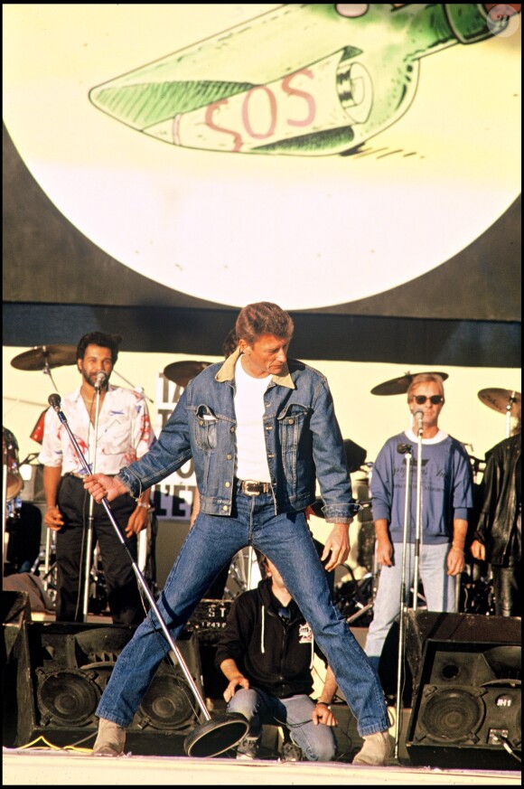Johnny Hallyday lors du concert des chanteurs sans frontières, à Paris, le 13 octobre 1985