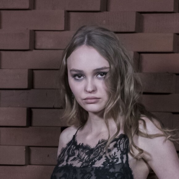 Lily-Rose Depp - Défilé Chanel, collection Métiers d'Art "Chanel à Hambourg" à la Philharmonie de l'Elbe. Hambourg, le 6 décembre 2017. © Olivier Borde/Bestimage