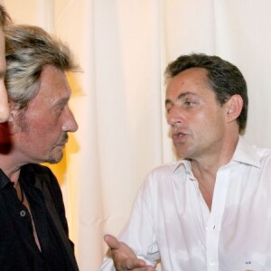 Arthur, Johnny et Laeticia Hallyday avec Nicolas Sarkozy à Paris, le 29 avril 2007.