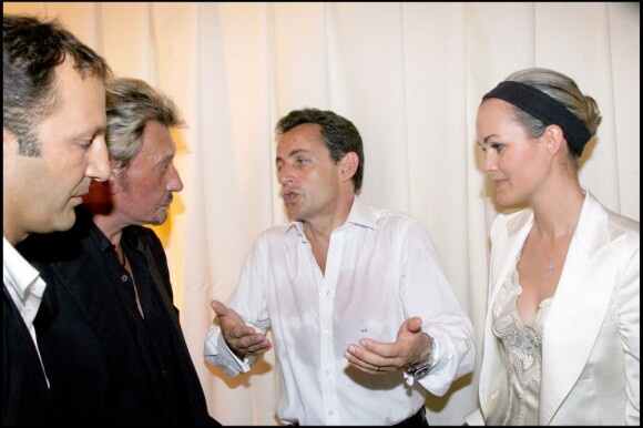 Arthur, Johnny et Laeticia Hallyday avec Nicolas Sarkozy à Paris, le 29 avril 2007.