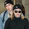 Exclusif - Chloë Grace Moretz et son compagnon Brooklyn Beckham arrivent à l'aéroport de JFK à New York, le 27 novembre 2017