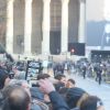 Illustration de la foule lors des obsèques de Johnny Hallyday devant l'église La Madeleine à Paris. Le 9 décembre 2017 © CVS / Bestimage