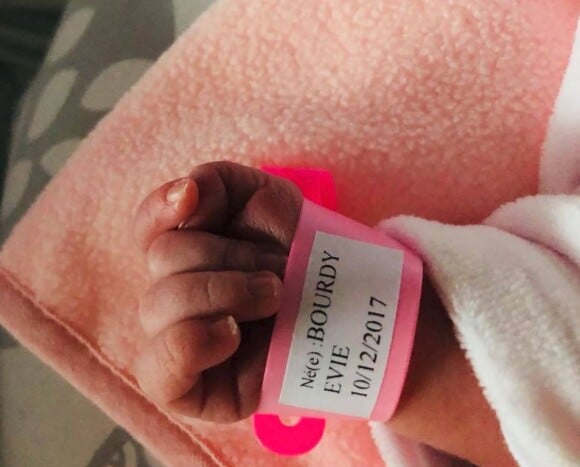 Noémie Honiat annonce la naissance de leur fille Evie, 10 décembre 2017, Facebook