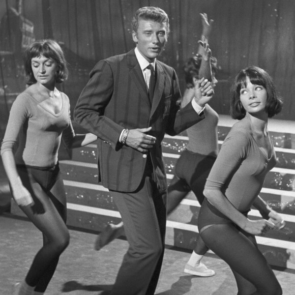 Johnny Hallyday sur le plateau d'une émission de télévision, à Paris. Le 20 septembre 1962 © Jean-Claude Colin via Bestimage