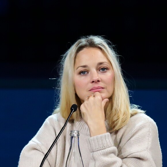 Marion Cotillard au sommet pour le climat à la Seine Musicale sur l'île Seguin à Paris le 12 décembre 2017 © Stephane Lemouton / Bestimage