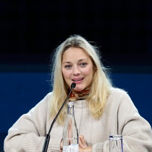 Marion Cotillard au sommet pour le climat à la Seine Musicale sur l'île Seguin à Paris le 12 décembre 2017 © Stephane Lemouton / Bestimage