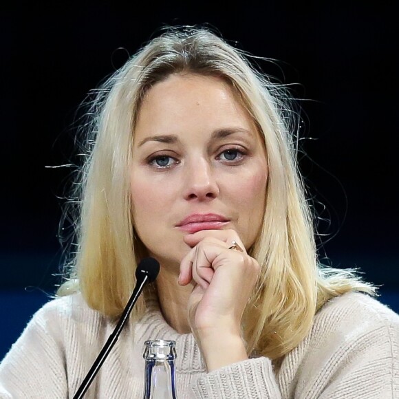 Marion Cotillard au sommet pour le climat à la Seine Musicale sur l'île Seguin à Paris le 12 décembre 2017 © Stephane Lemouton / Bestimage