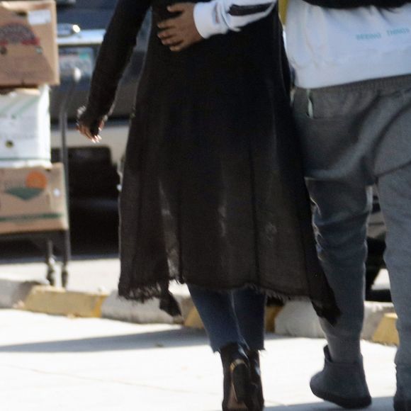 Exclusif - Halle Berry et Alex Da Kid déjeunent au restaurant "La Conversation" à Los Angeles, le 11 octobre 2017.