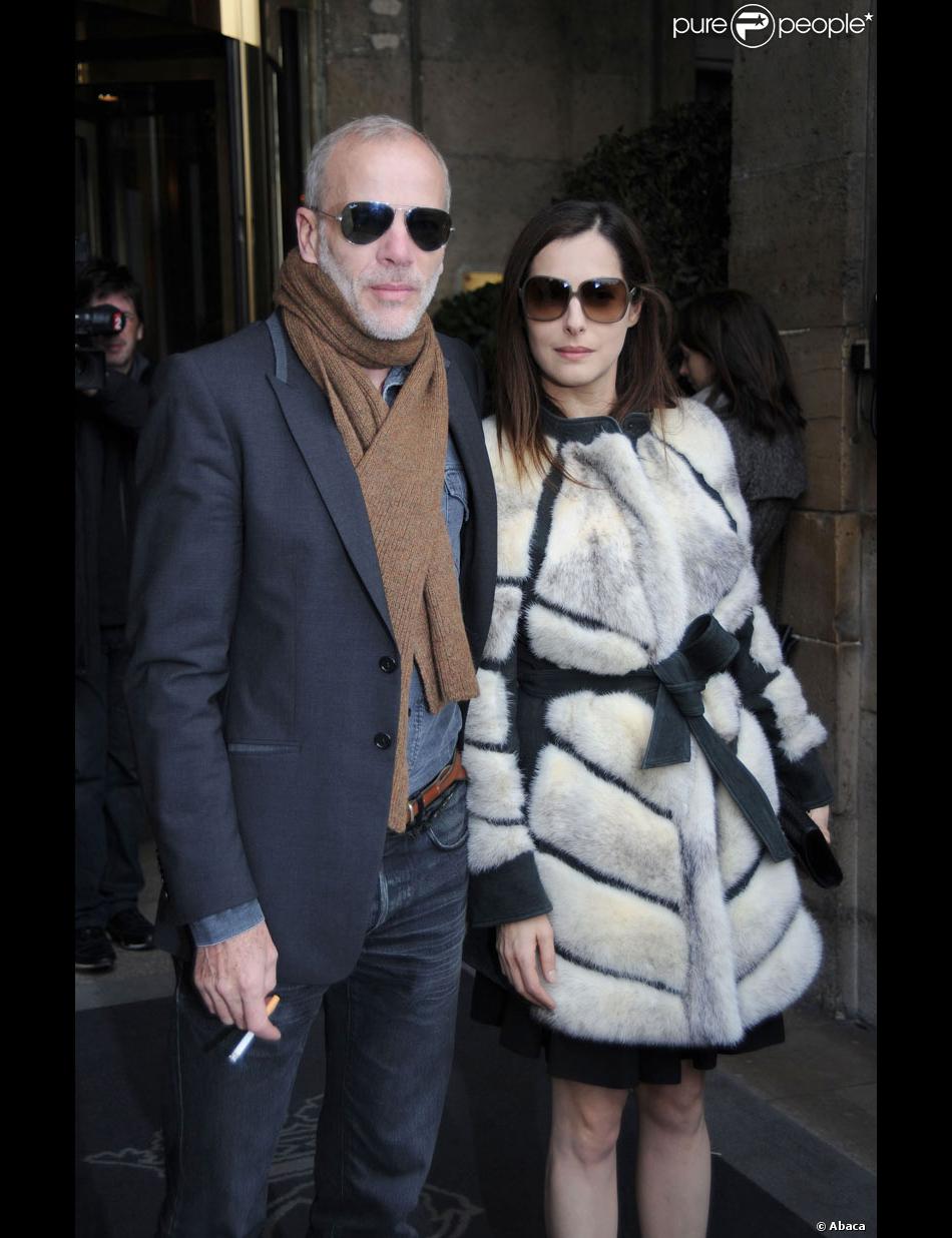 Qui Est Le Mari De Amira Casar Amira Casar porte aussi une belle fourrure mais ceintrée. Avec le