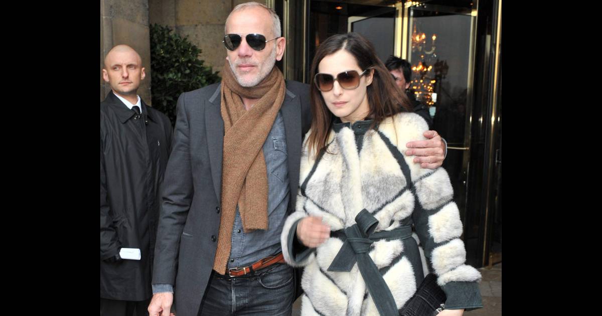 Qui Est Le Mari De Amira Casar C'est d'une main ferme et protectrice que Pascal Greggory protège la