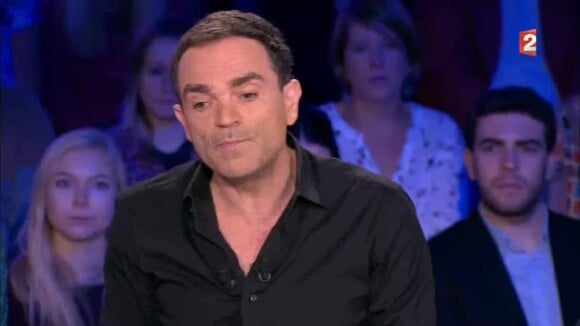 Yann Moix critique certaines stars présentes à l'hommage à Johnny Hallyday, le 9 décembre 2017 à Paris. Une séquence diffusée le 16 décembre 2017 dans "On n'est pas couché" sur France 2.