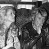 Johnny Hallyday fête ses 37 ans au Martin's à Paris avec Catherine Deneuve en 1980