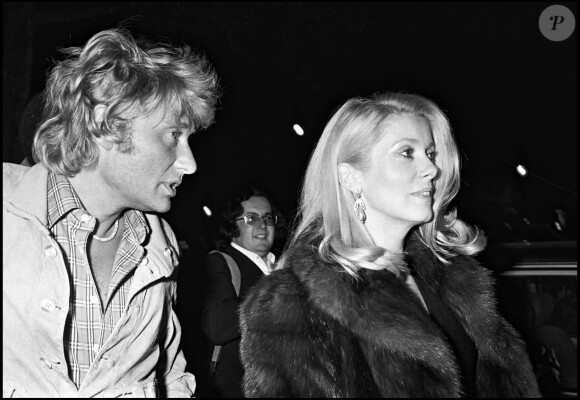 Johnny Hallyday et Catherine Deneuve en soirée à Paris en 1980
