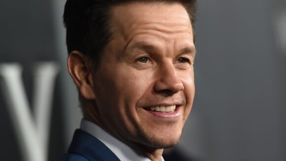Mark Wahlberg : Surpayé, il s'affiche torse nu avec ses 4 enfants et sa chérie