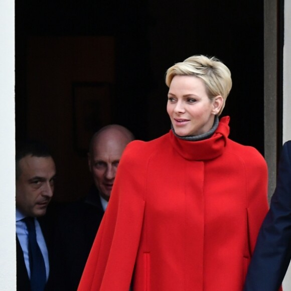 Le prince Albert II et la princesse Charlene de Monaco, avec la complicité de Louis Ducruet et Camille Gottlieb (enfants de la princesse Stéphanie), ont participé à la fête de Noël organisée au palais princier pour quelque 500 jeunes Monégasques de 5 à 12 ans. Danse de la Palladienne dans la cour d'honneur, en présence de Mickey et Minnie, spectacle et goûter dans la salle du Trône puis distribution de cadeaux étaient au programme. © Bruno Bebert / Bestimage