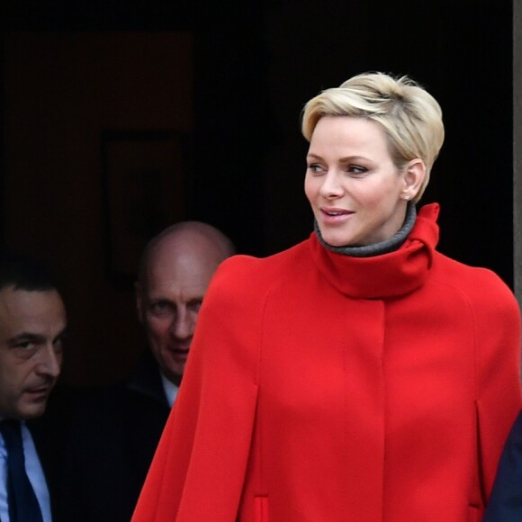 Le prince Albert II et la princesse Charlene de Monaco, avec la complicité de Louis Ducruet et Camille Gottlieb (enfants de la princesse Stéphanie), ont participé à la fête de Noël organisée au palais princier pour quelque 500 jeunes Monégasques de 5 à 12 ans. Danse de la Palladienne dans la cour d'honneur, en présence de Mickey et Minnie, spectacle et goûter dans la salle du Trône puis distribution de cadeaux étaient au programme. © Bruno Bebert / Bestimage