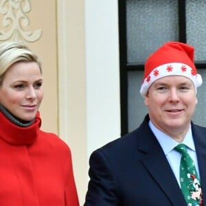 Le prince Albert II et la princesse Charlene de Monaco, avec la complicité de Louis Ducruet et Camille Gottlieb (enfants de la princesse Stéphanie), ont participé à la fête de Noël organisée au palais princier pour quelque 500 jeunes Monégasques de 5 à 12 ans. Danse de la Palladienne dans la cour d'honneur, en présence de Mickey et Minnie, spectacle et goûter dans la salle du Trône puis distribution de cadeaux étaient au programme. © Bruno Bebert / Bestimage