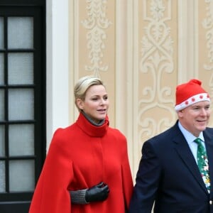 Le prince Albert II et la princesse Charlene de Monaco, avec la complicité de Louis Ducruet et Camille Gottlieb (enfants de la princesse Stéphanie), ont participé à la fête de Noël organisée au palais princier pour quelque 500 jeunes Monégasques de 5 à 12 ans. Danse de la Palladienne dans la cour d'honneur, en présence de Mickey et Minnie, spectacle et goûter dans la salle du Trône puis distribution de cadeaux étaient au programme. © Bruno Bebert / Bestimage