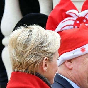 Le prince Albert II et la princesse Charlene de Monaco, avec la complicité de Louis Ducruet et Camille Gottlieb (enfants de la princesse Stéphanie), ont participé à la fête de Noël organisée au palais princier pour quelque 500 jeunes Monégasques de 5 à 12 ans. Danse de la Palladienne dans la cour d'honneur, en présence de Mickey et Minnie, spectacle et goûter dans la salle du Trône puis distribution de cadeaux étaient au programme. © Bruno Bebert / Bestimage