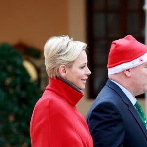 Le prince Albert II et la princesse Charlene de Monaco, avec la complicité de Louis Ducruet et Camille Gottlieb (enfants de la princesse Stéphanie), ont participé à la fête de Noël organisée au palais princier pour quelque 500 jeunes Monégasques de 5 à 12 ans. Danse de la Palladienne dans la cour d'honneur, en présence de Mickey et Minnie, spectacle et goûter dans la salle du Trône puis distribution de cadeaux étaient au programme. © Claudia Albuquerque / Bestimage