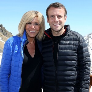 Emmanuel Macron et sa femme Brigitte Macron dans la station de ski Grand Tourmalet (La Mongie / Barèges), France, le 12 avril 2017. © Dominique Jacovides/Bestimage