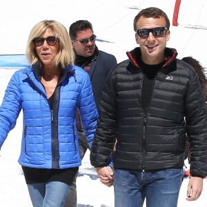 Emmanuel Macron et sa femme Brigitte Macron dans la station de ski Grand Tourmalet (La Mongie / Barèges), France, le 12 avril 2017. © Dominique Jacovides/Bestimage