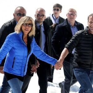 Emmanuel Macron et sa femme Brigitte Macron dans la station de ski Grand Tourmalet (La Mongie / Barèges), France, le 12 avril 2017. © Dominique Jacovides/Bestimage