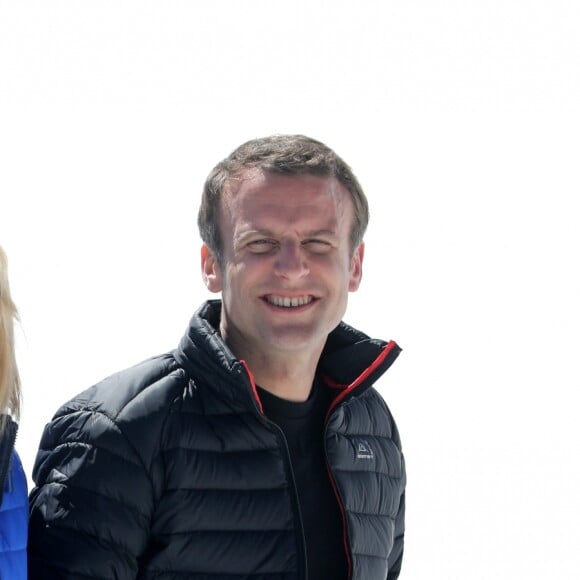 Emmanuel Macron et sa femme Brigitte Macron dans la station de ski Grand Tourmalet (La Mongie / Barèges), France, le 12 avril 2017. © Dominique Jacovides/Bestimage