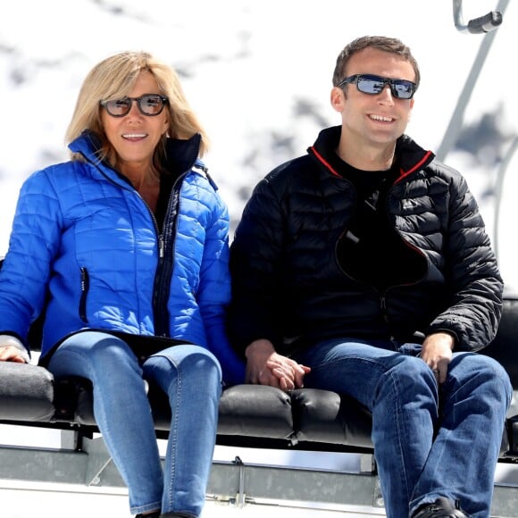 Emmanuel Macron et sa femme Brigitte Macron dans la station de ski Grand Tourmalet (La Mongie / Barèges), France, le 12 avril 2017. © Dominique Jacovides/Bestimage