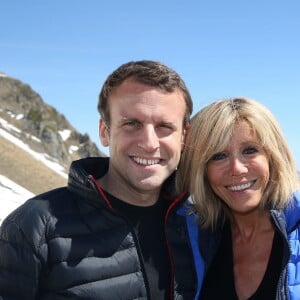 Emmanuel Macron et sa femme Brigitte Macron dans la station de ski Grand Tourmalet (La Mongie / Barèges), France, le 12 avril 2017. © Dominique Jacovides/Bestimage