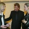 Renaud, Johnny Hallyday et Laeticia dans les coulisses des NRJ Music Awards à Cannes, le 19 janvier 2003.