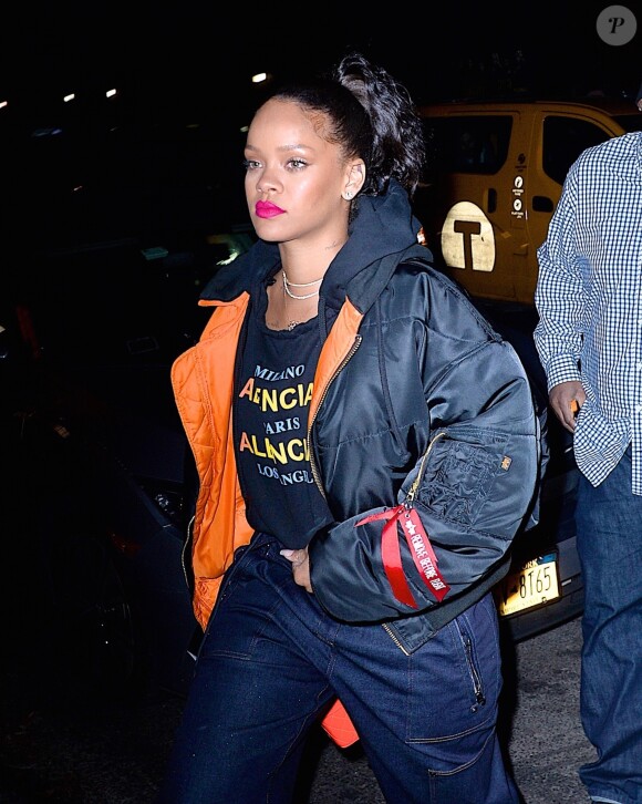 Rihanna arrive à la discothèque l'Avenue pour faire la fête à New York Le 08 décembre 2017