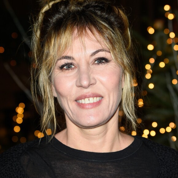 Semi-exclusif - Mathilde Seigner - Inauguration du "Chalet les Neiges 1850" sur la terrasse de l'Hôtel Barrière Le Fouquet's à Paris le 27 novembre 2017. © Coadic Guirec/Bestimag