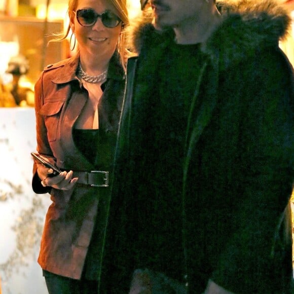 Exclusif - Mariah Carey et son compagnon Bryan Tanaka font du shopping à Aspen le 28 décembre 2017.