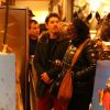 Exclusif - Mariah Carey et son compagnon Bryan Tanaka font du shopping à Aspen le 28 décembre 2017.