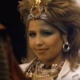 Pia Zadora dans le clip When The Rain Begins To Fall - 1984.