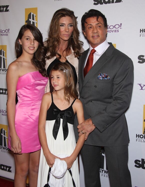 Sylvester Stallone et Jennifer Flavin avec leurs filles - Hollywood Awards à Los Angles en 2010