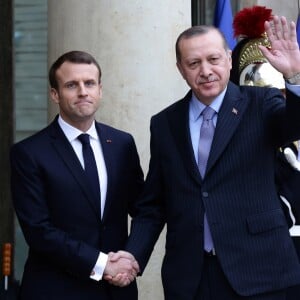 Le président Emmanuel Macron accueille Recep Tayyip Erdogan, président de la Turquie au palais de l'Elysée à Paris le 5 janvier 2018. © Stéphane Lemouton/ Bestimage