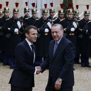 Le président Emmanuel Macron accueille Recep Tayyip Erdogan, président de la Turquie au palais de l'Elysée à Paris le 5 janvier 2018. © Stéphane Lemouton/ Bestimage