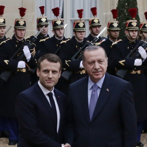 Le président Emmanuel Macron accueille Recep Tayyip Erdogan, président de la Turquie au palais de l'Elysée à Paris le 5 janvier 2018. © Stéphane Lemouton/ Bestimage