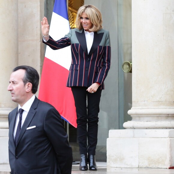 José Pietroboni, chef du protocole, Tristan Bromet, chef de cabinet - Brigitte Macron raccompagne Emine Erdogan après leur entretien au palais de l'Elysée à Paris le 5 janvier 2018. © Stéphane Lemouton / Bestimage