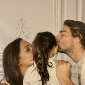 Valérie Bègue, son ex-compagnon Camille Lacourt et leur petite fille, le 3 avril 2017.