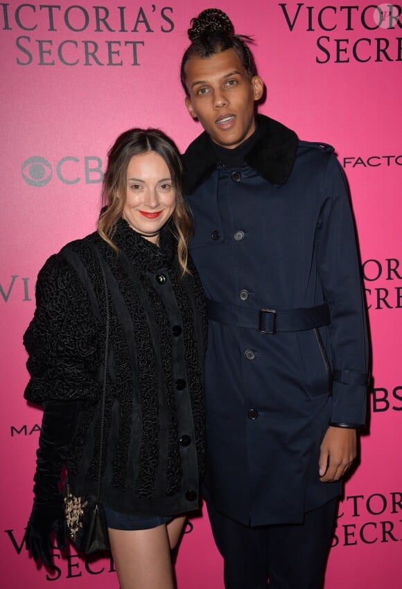 Le chanteur Stromae et sa femme Coralie Barbier lors du photocall du Victoria's Secret Fashion 2016 au Grand Palais à Paris, le 30 novembre 2016. © BOV/Bestimage