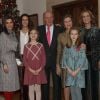 Photo de famille du roi Juan Carlos Ier d'Espagne à l'occasion du déjeuner pour son 80e anniversaire au palais de la Zarzuela, à Madrid, le 5 janvier 2018. Juan Carlos est entouré de Felipe et Letizia avec Leonor et Sofia, l'infante Elena avec ses enfants Victoria et Felipe (Froilan), et son épouse la reine Sofia. © Maison royale d'Espagne